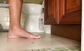 Giantess Mila - roomate crushing